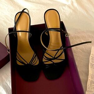 Carvela Black NWT size 7.5 woman’s dress shoe/sandal